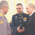 Награжденные военнослужащие попросили Путина остаться во власти