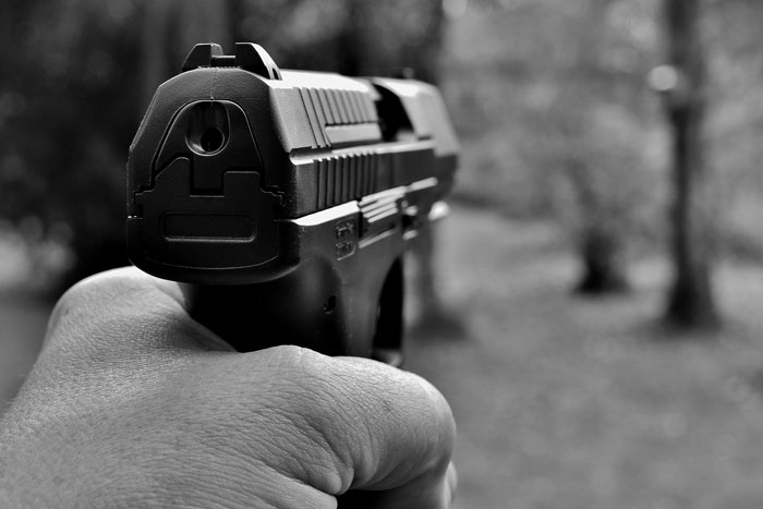 Стрельба в храме. Сюжет о бомбе и пистолетах Макарова для детей