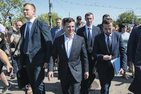 Зеленский придерживается линии Порошенко по Донбассу