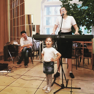 поэзия, музыка, семья, фантастика
