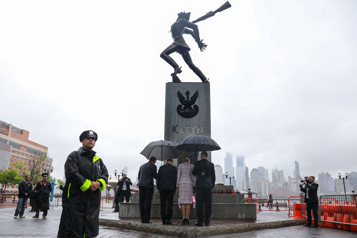 Война с памятниками вернулась Польше бумерангом