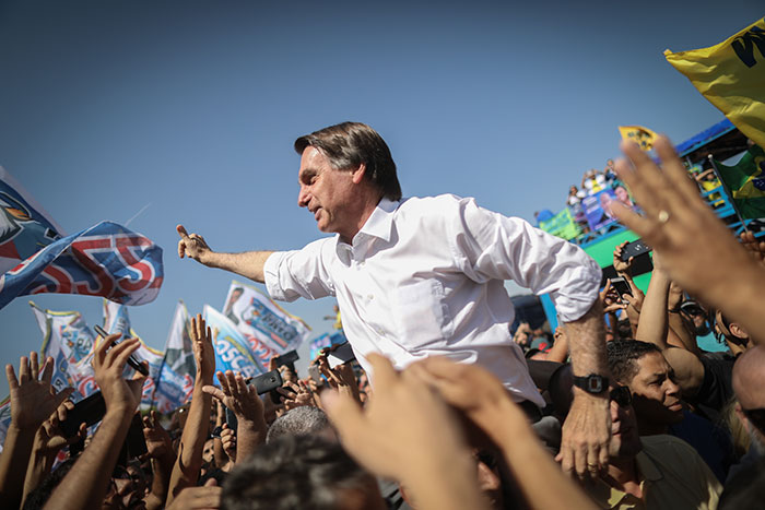 Предвыборную борьбу в Бразилии сравнили с войной