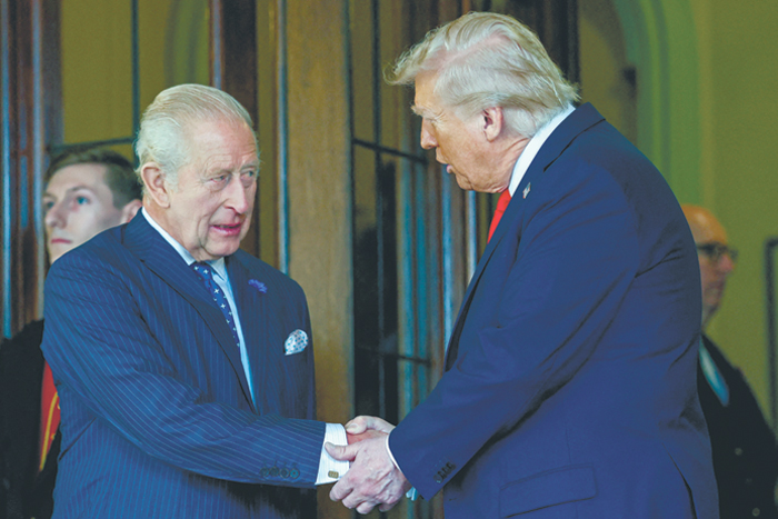 Британский король собирается спасти отношения своей страны с США