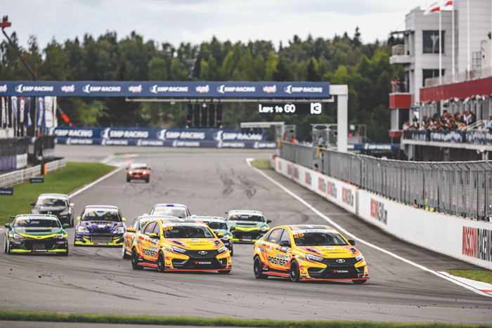 Пилоты LADA Sport ROSNEFT получили новый кубок