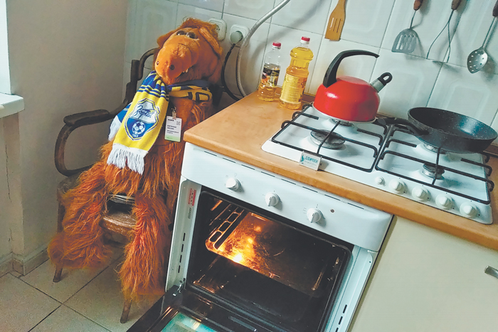 Белеет парус одинокий. А завтра родину продаст