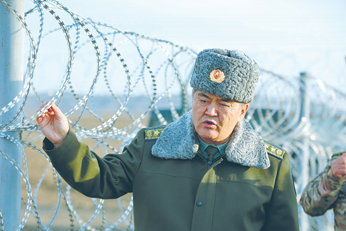 Киргизию и Таджикистан разделила колючая проволока