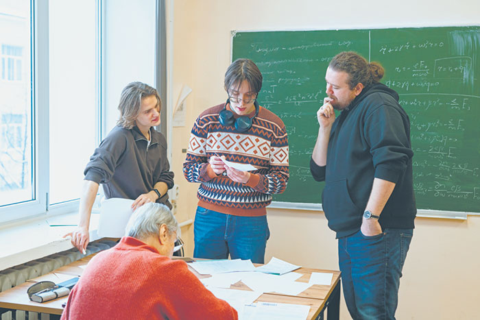 Зумеры не верят авторитетам, но доверяют нейросетям