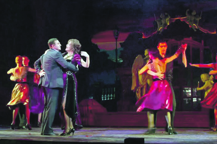 Фильм-кентавр об актере. "Grand Cancan" приглашает за кулисы Театра оперетты 