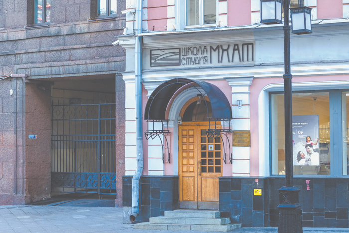 Пасьянс Школы-студии МХАТ  еще не разложен: Богомолов ушел, но кто придет?