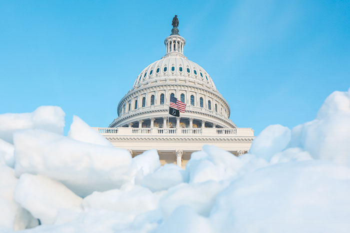 Убийства в Миннесоте привели к "закрытию" части министерств США