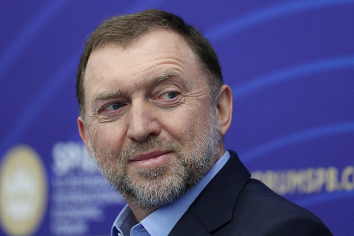 Олег Дерипаска поддержал трудовые коллективы прибавкой к зарплате 