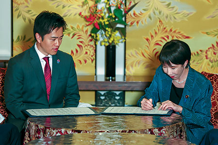 На олимп впервые взошла "железная леди в кимоно"