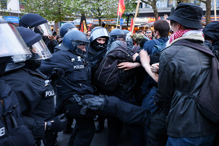 "Борцы с неонацизмом" стали проблемой для германской демократии