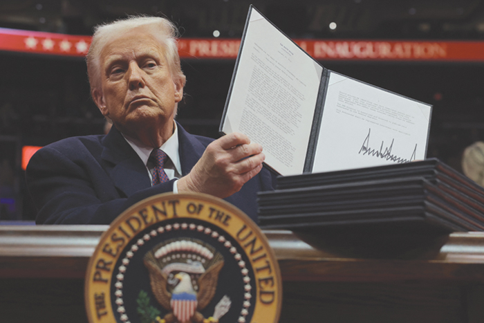 Фото недели. Дональд Трамп, официально став президентом США, порвал с наследием Байдена