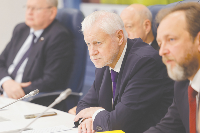 Миронов пошел против "большой четверки" операторов связи