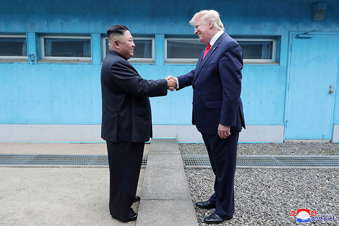 Трамп пытается оставить Кима без бомбы