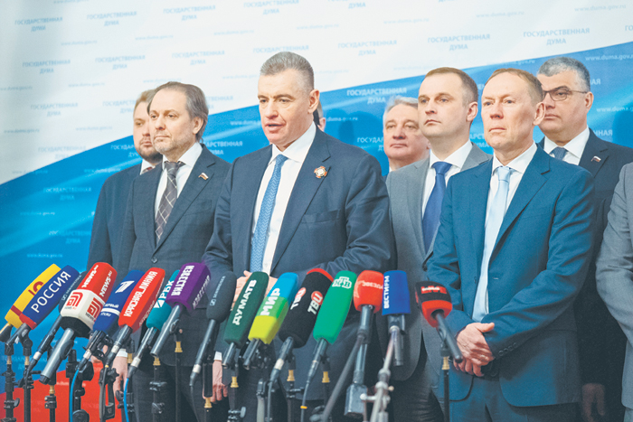 ЛДПР держится за ускользающее второе место