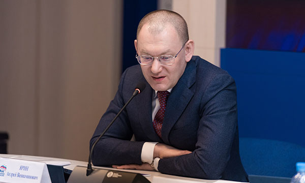 Начальнику Управления президента России по внутренней политике Андрею Ярину - 52 года