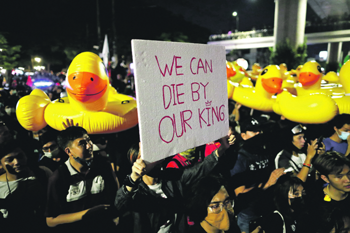 Таиландская молодежь идет на обострение отношений с монархией