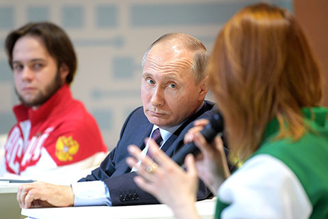 Путин разом встретился с рабочими и молодежью