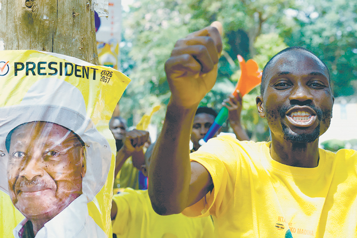 Президента Уганды переизбрали на седьмой срок