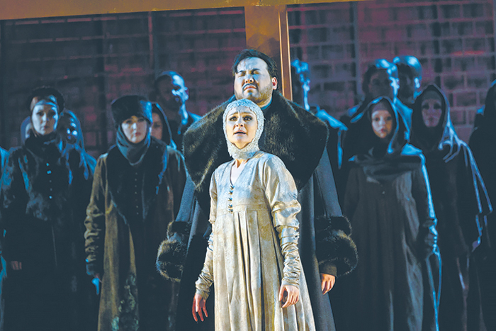 Евгений Писарев прочел "Царскую невесту" как любовную драму