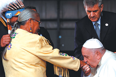 Папа Франциск покаялся перед коренными народами
