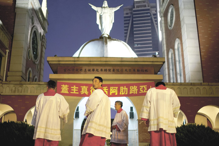 Ватикан отдает католиков Китая  в руки коммунистов
