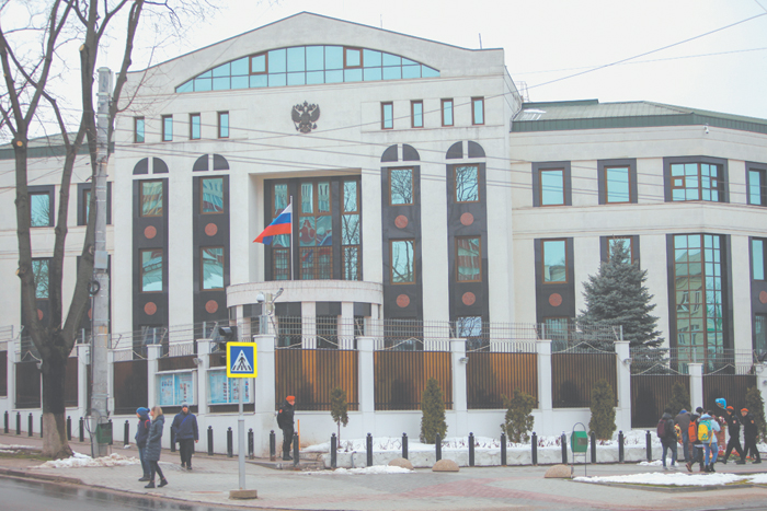 Санду намерена опустить перед Россией железный занавес