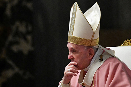 Ватикан оказался на пороге финансового краха