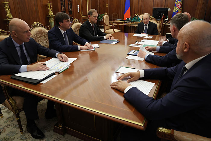 Правительство России снизило ожидания роста ВВП с 2,5 до 1,5%...
