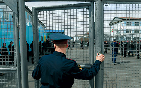 кс, рф, предельные сроки содержания обвиняемых под стражей, нарушения законности, бессрочные аресты