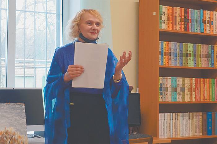 Я существую в двух мирах, а в третьем я пою