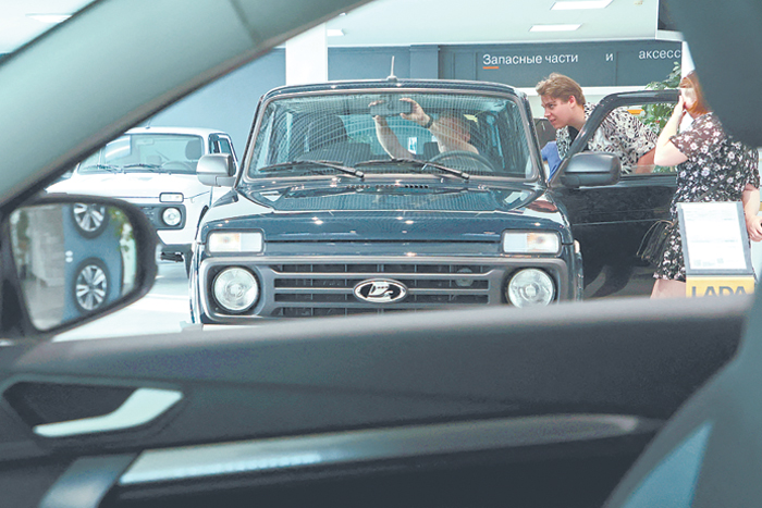 Стратегию автопрома обновят с учетом перезапуска "брошенных" иностранцами заводов