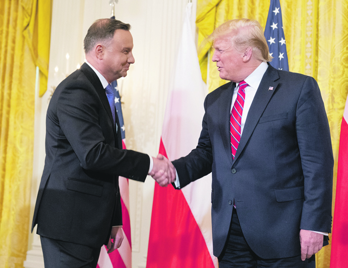 Дональд Трамп решил задержаться в Варшаве