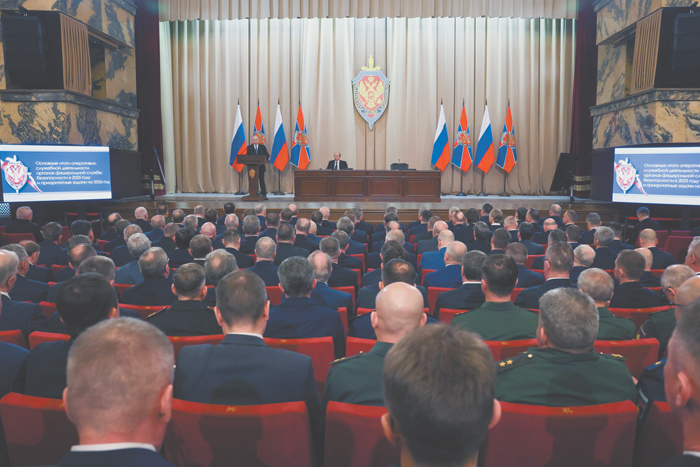 Путин обозначил угрозы со стороны интернета