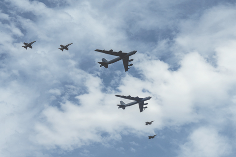 Американские бомбардировщики B-52H в Румынии нацелились на Россию
