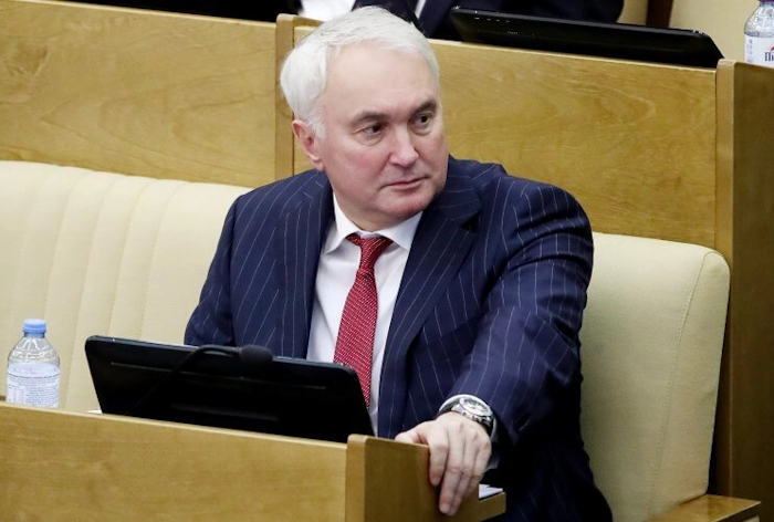 Генералы-депутаты построили коллег, z-блогеров и фронтовиков