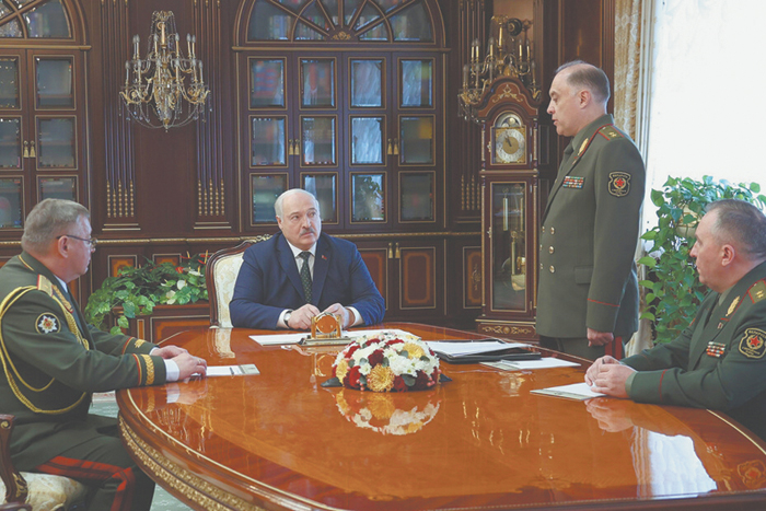 Лукашенко рассказал о новом виде "ядерного оружия"