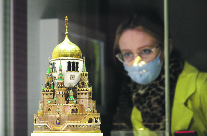 В Музеях Кремля открылась выставка "Карл Фаберже и Федор Рюкерт. Шедевры русской эмали" 