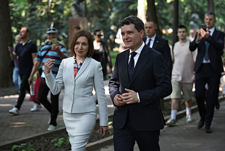 Президент Румынии пообещал Санду объединение его страны с Молдавией