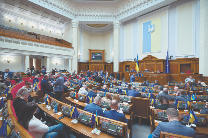 В украинском кабмине решили скупить голоса парламентариев оптом