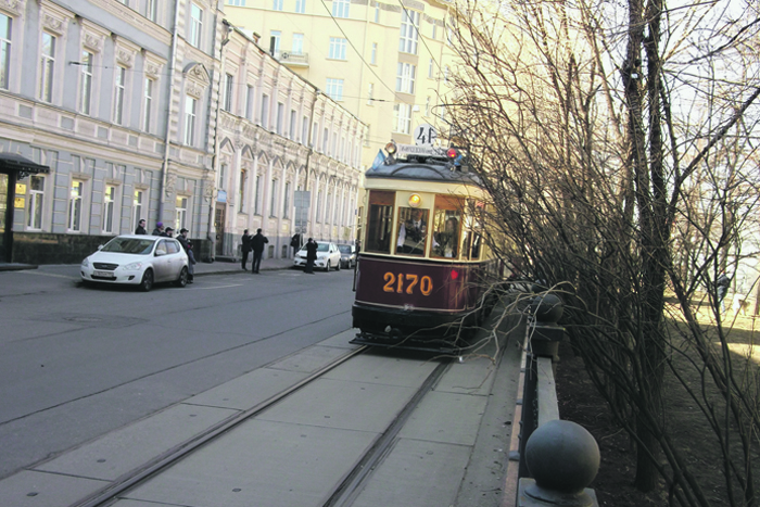 Тысячью поцелуев покрою