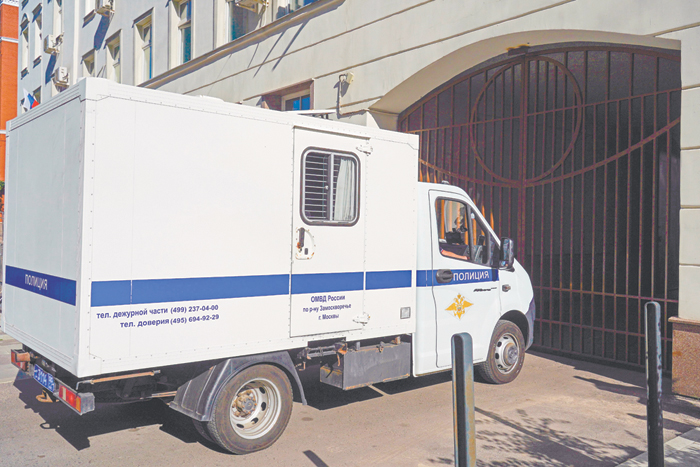 В конвойные помещения судов поступил приказ МВД