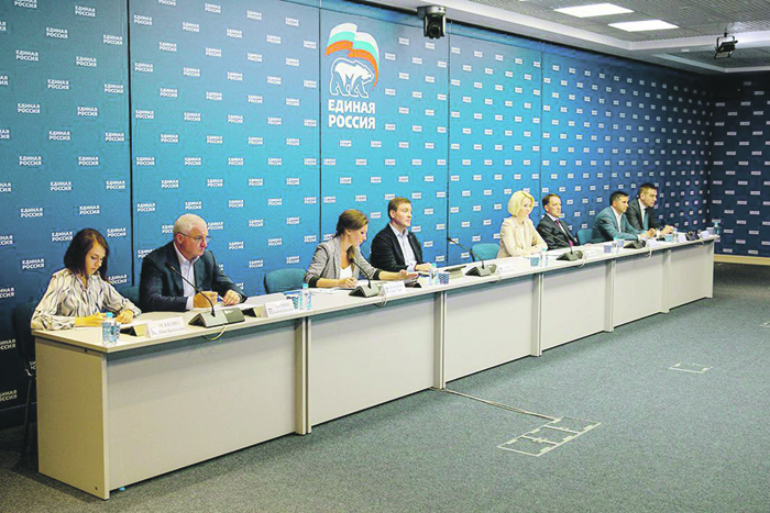 Партия власти надувается за чужой счет