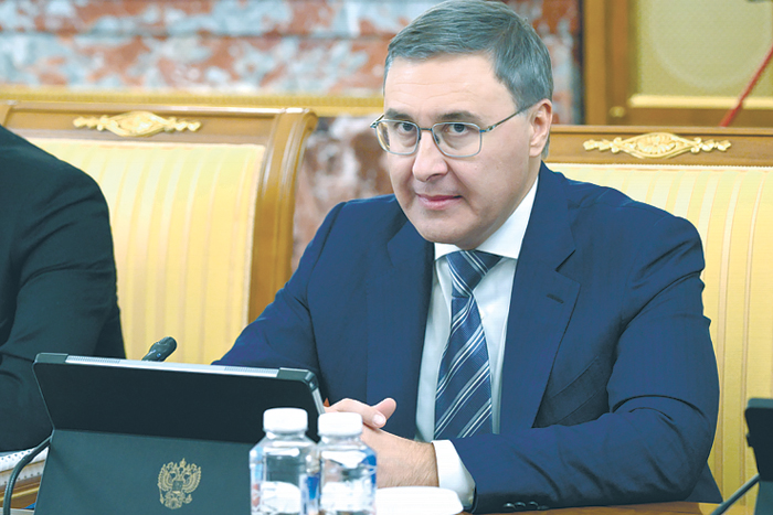 Министр науки и высшего образования РФ Валерий Фальков поздравил главного редактора НГ с 35-летием газеты