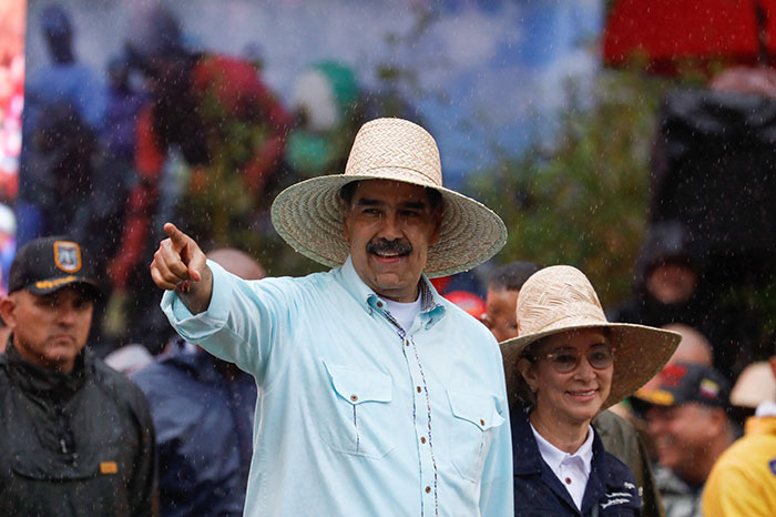 Мадуро назвал Путина старшим братом...