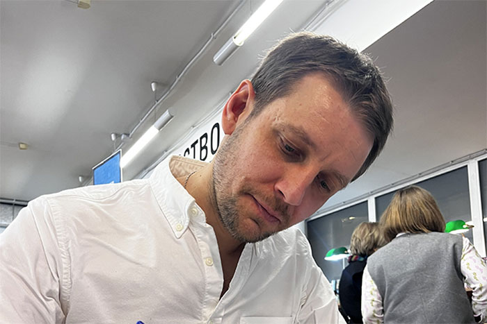 В степи слетают маски