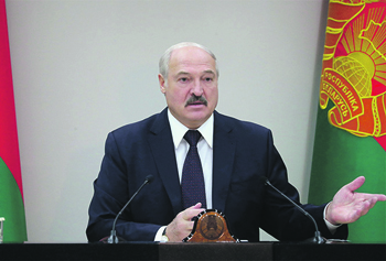 Белорусы требуют закрыть страну