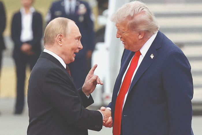 Фото недели.  Владимир Путин и Дональд Трамп провели непростые переговоры на территории США